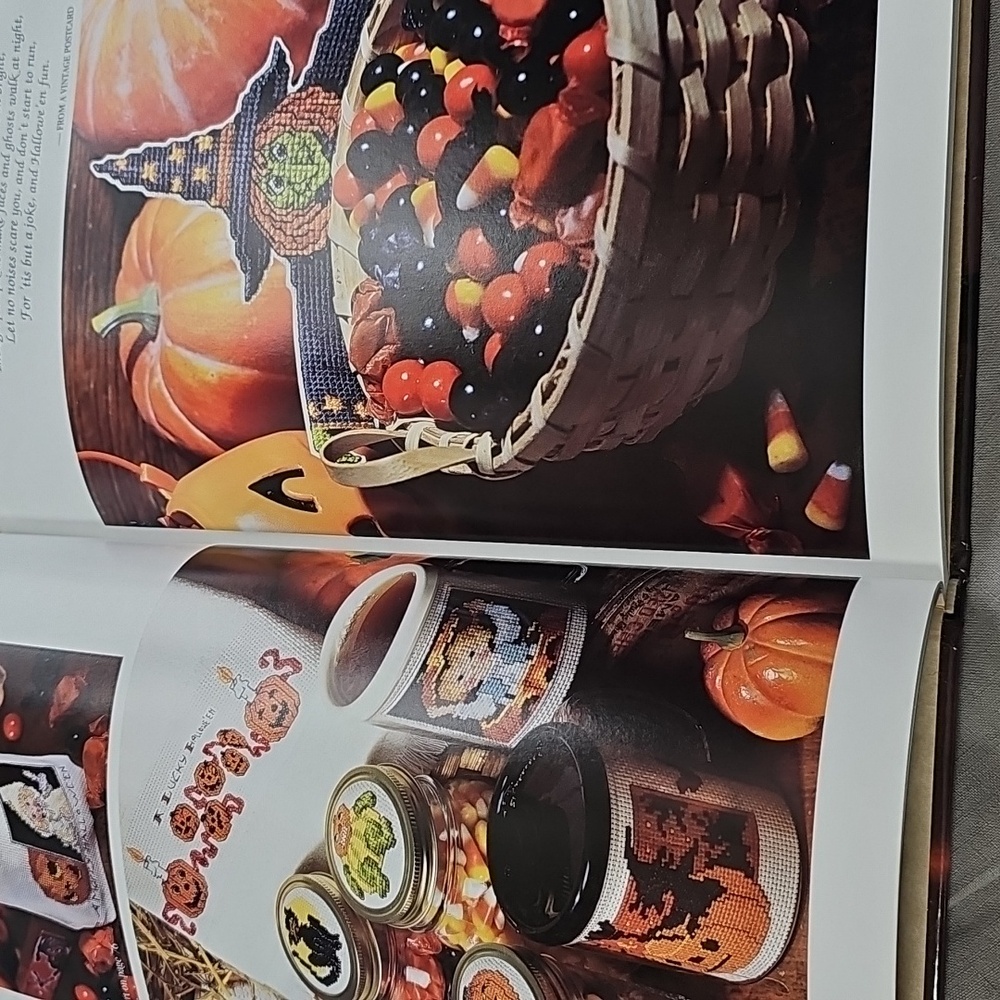 Holiday Reverie Ornament Book Set